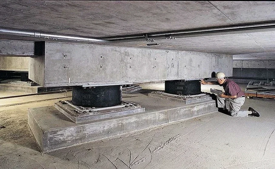 Diseño de Aislación Sísmica de Base en Buin: Protección Estructural en Suelo Maicillo