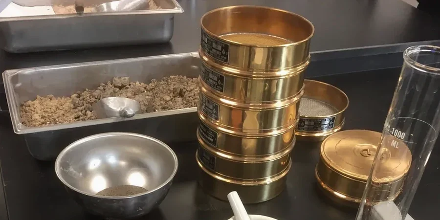 Análisis Granulométrico por Tamices e Hidrómetro en Suelos de Buin